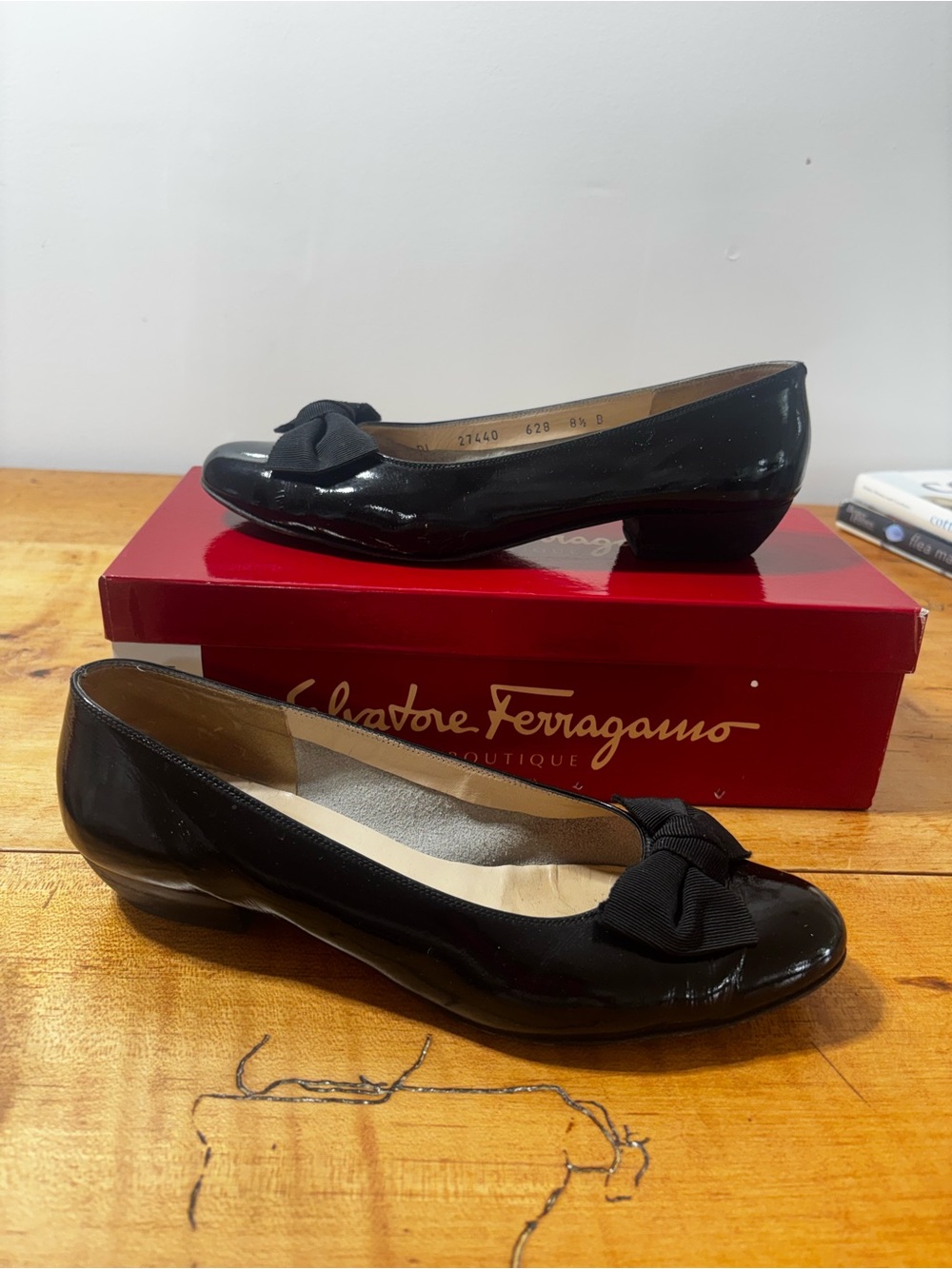 Vintage Ferragamo Black patent leather with short stacked heel size 8.5 classic